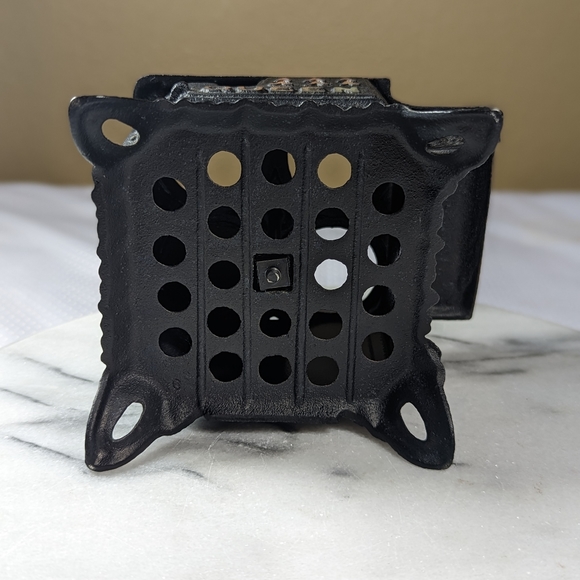 Vintage Miniature Cast Iron Cook Stove From Queen - Picture 5 of 9